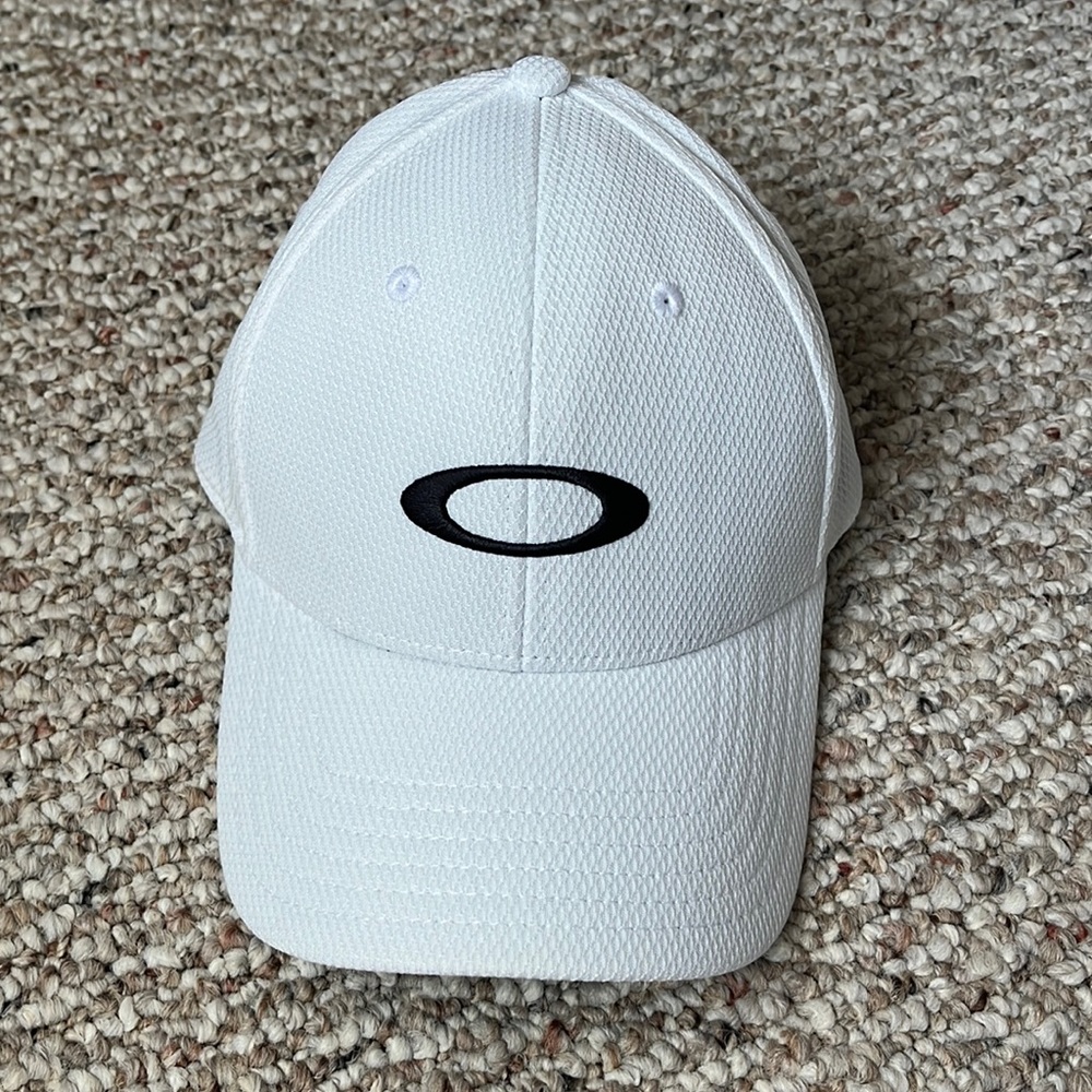 Oakley hat